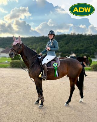 🐎✨ Naše jezdkyně Tereza Chalupová zakončila letošní sezónu ve velkém stylu! O víkendu se probojovala do grandfinále...